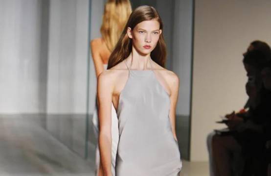 维密天使"小kk"逆袭路:九头身,五官立体,眼神魅惑_约书亚·库什纳