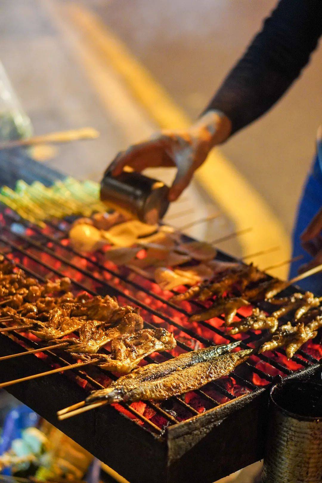 厦门这家深夜烧烤摊,被人追了15年!