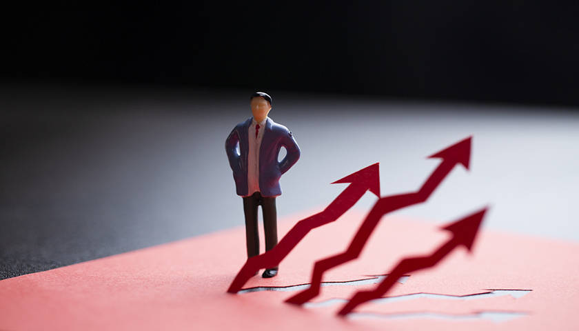 云南白药AB面：靠炒股赚23亿成股神 身陷多