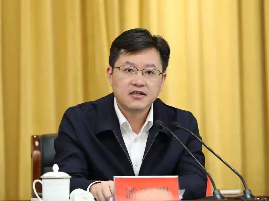 开幕式上,路桥区委书记潘军明充分肯定了过去五年全区社科界所做的