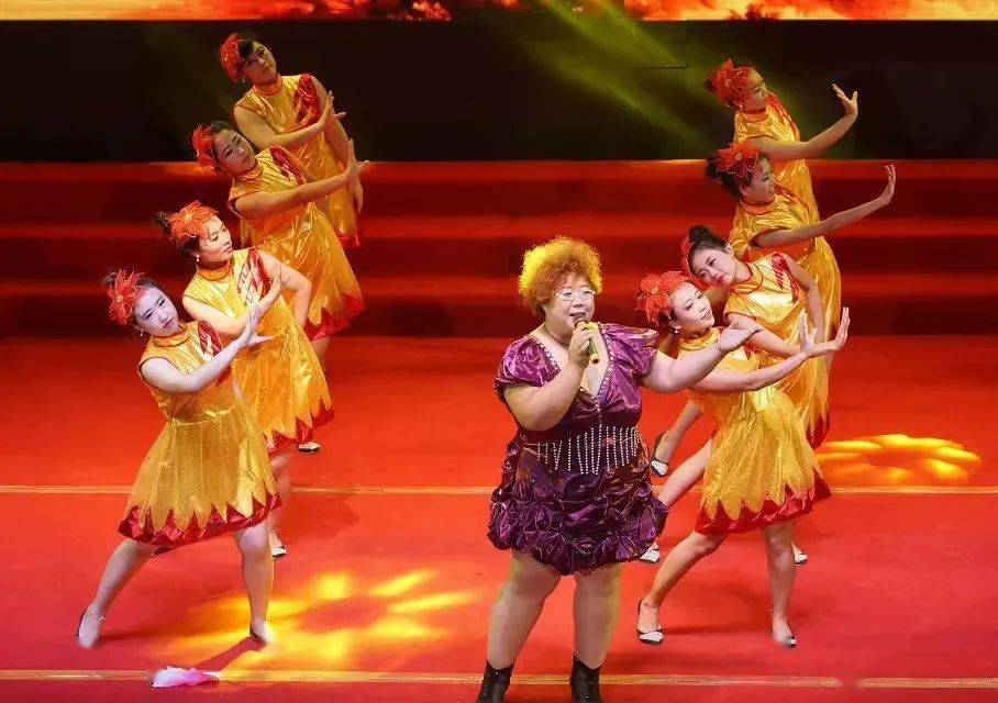 " 作为一名音乐与舞蹈教师,刘芳