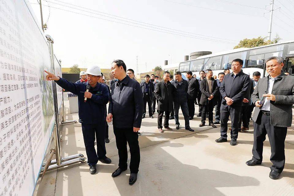 我县举行一季度贯彻六稳重点项目集中开工招商引资集中签约现场推进会