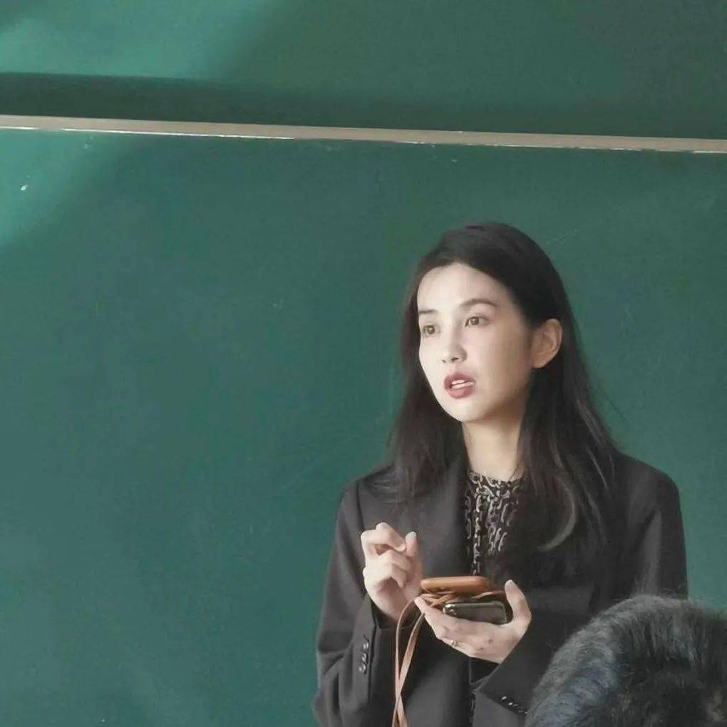 看完这些别人家的老师,分分钟就想重返校园了!