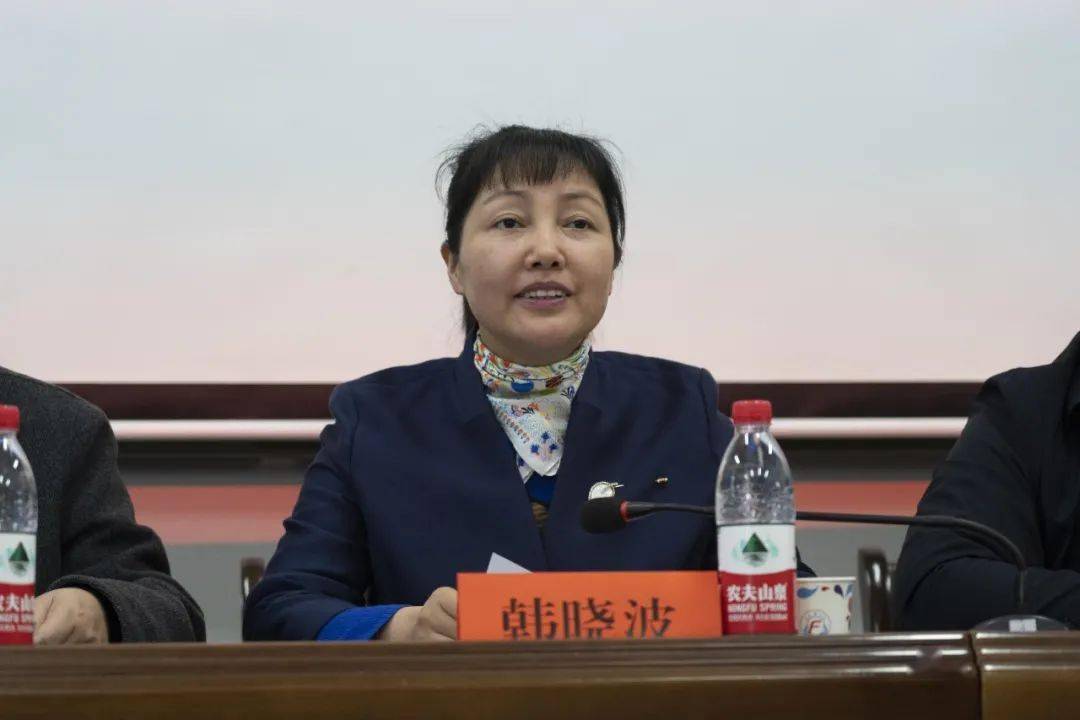韩晓波对九三学社怀化学院支社成功换届表示热烈祝贺,对中共怀化学院