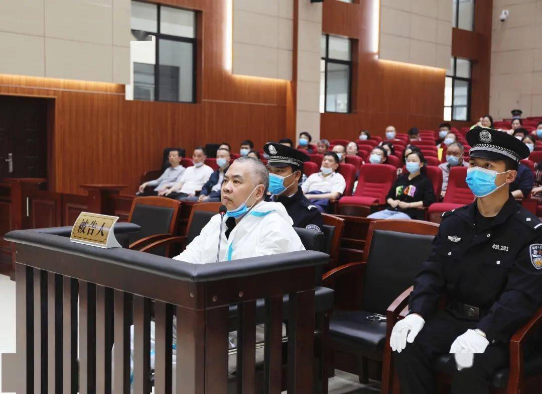 被控受贿千余万元黄伟清今天受审