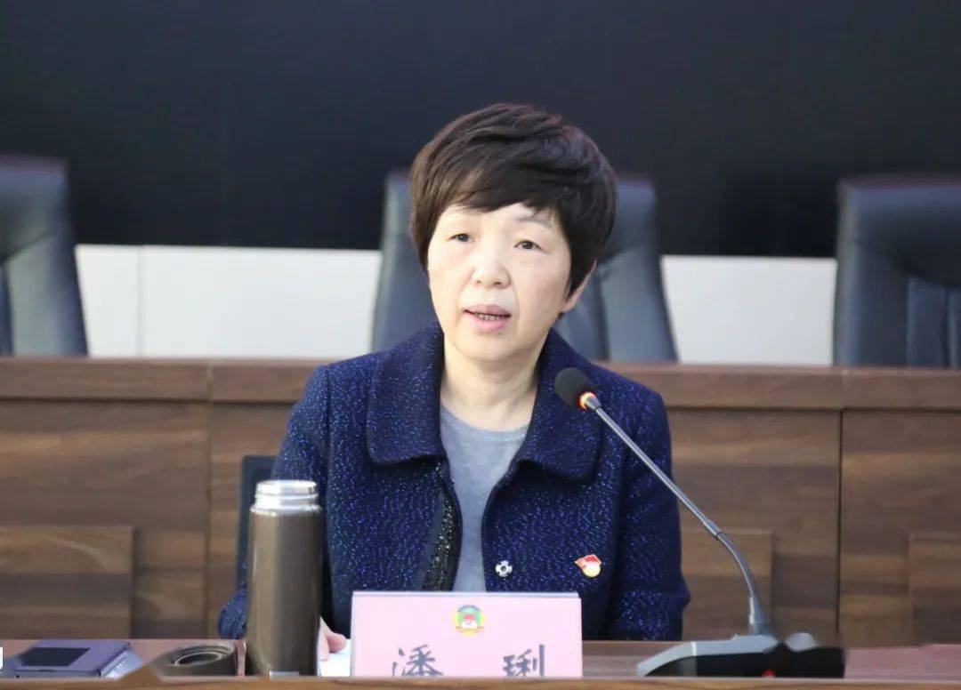 饶清华,潘琍分别参加政协横峰县十三届六次会议分组讨论