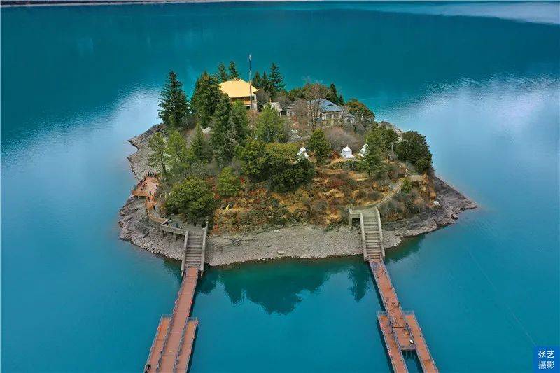 隐藏在林芝的“小瑞士”，湖中央有座“空心岛”，距今1500年
