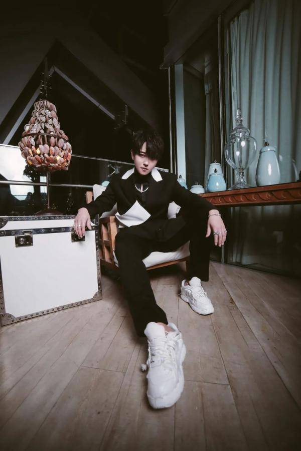 清空赵泳鑫带来夸张演绎