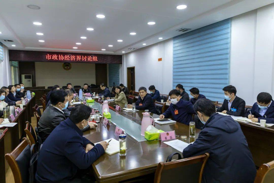 政府工作报告 经济总量不大_核酸检测报告图片(2)
