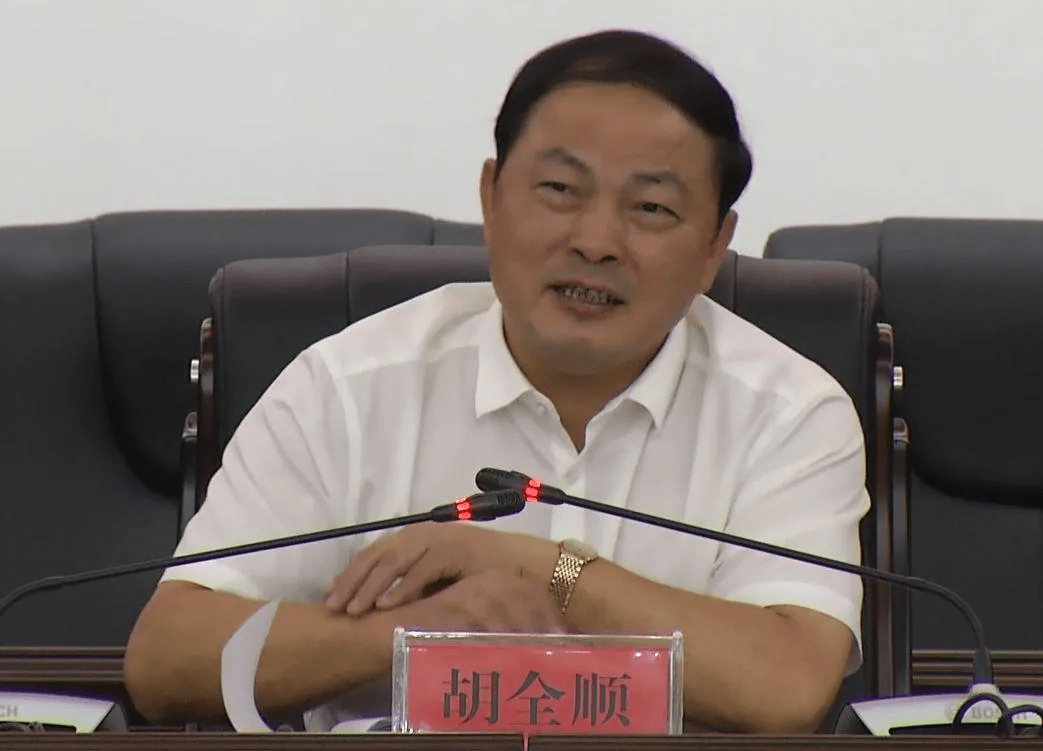 省纪委书记话音刚落,有人应声投案_万载县