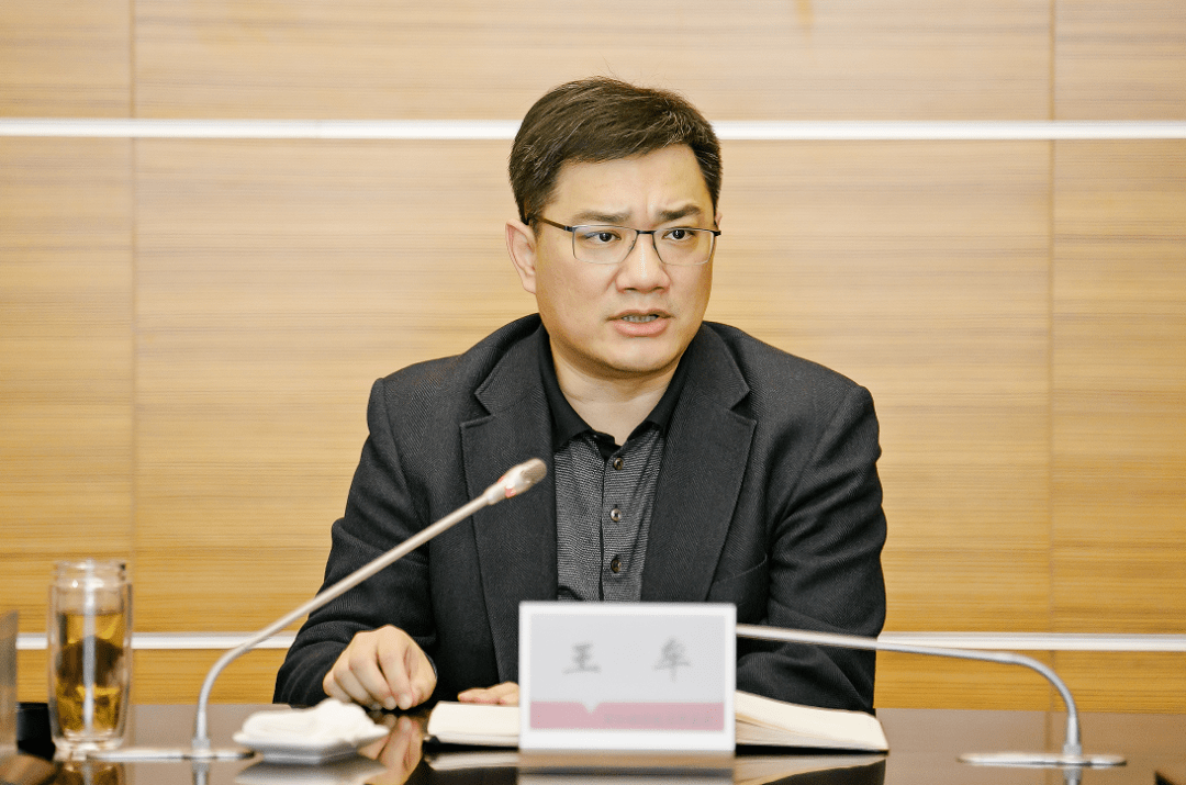 区党工委副书记,管委会副主任王牟,党工委副书记,管委会副主任张伟华