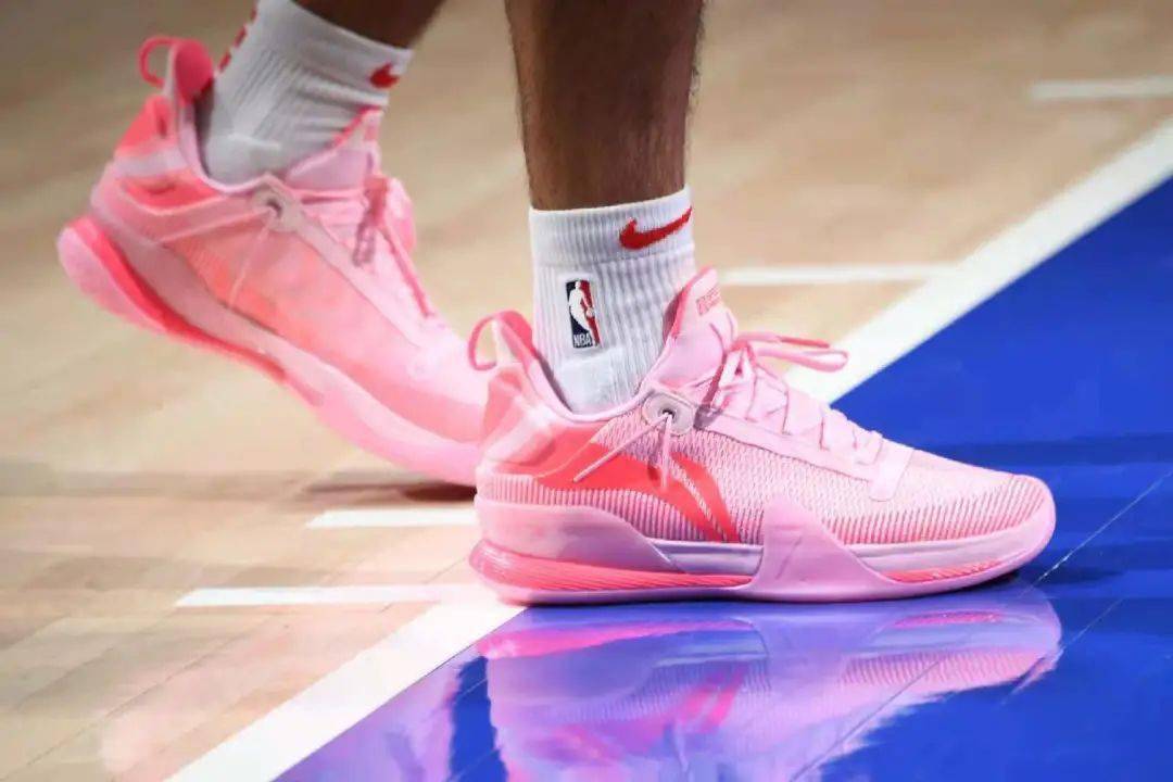 玩家视角范乔丹上脚闪击7樱花粉这个配色会市售吗