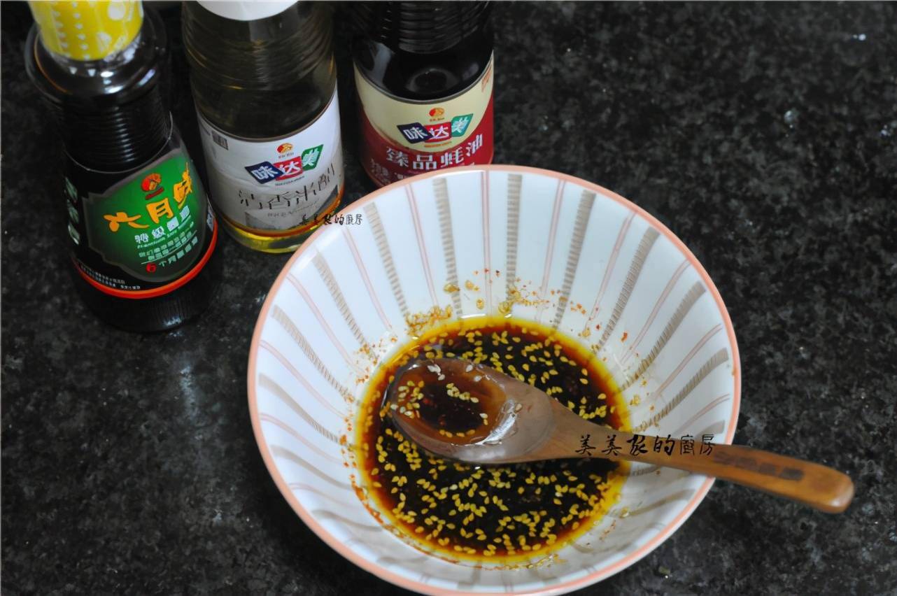 面条要好吃料汁最关键教你1分钟调酸辣汁简单方便好有味