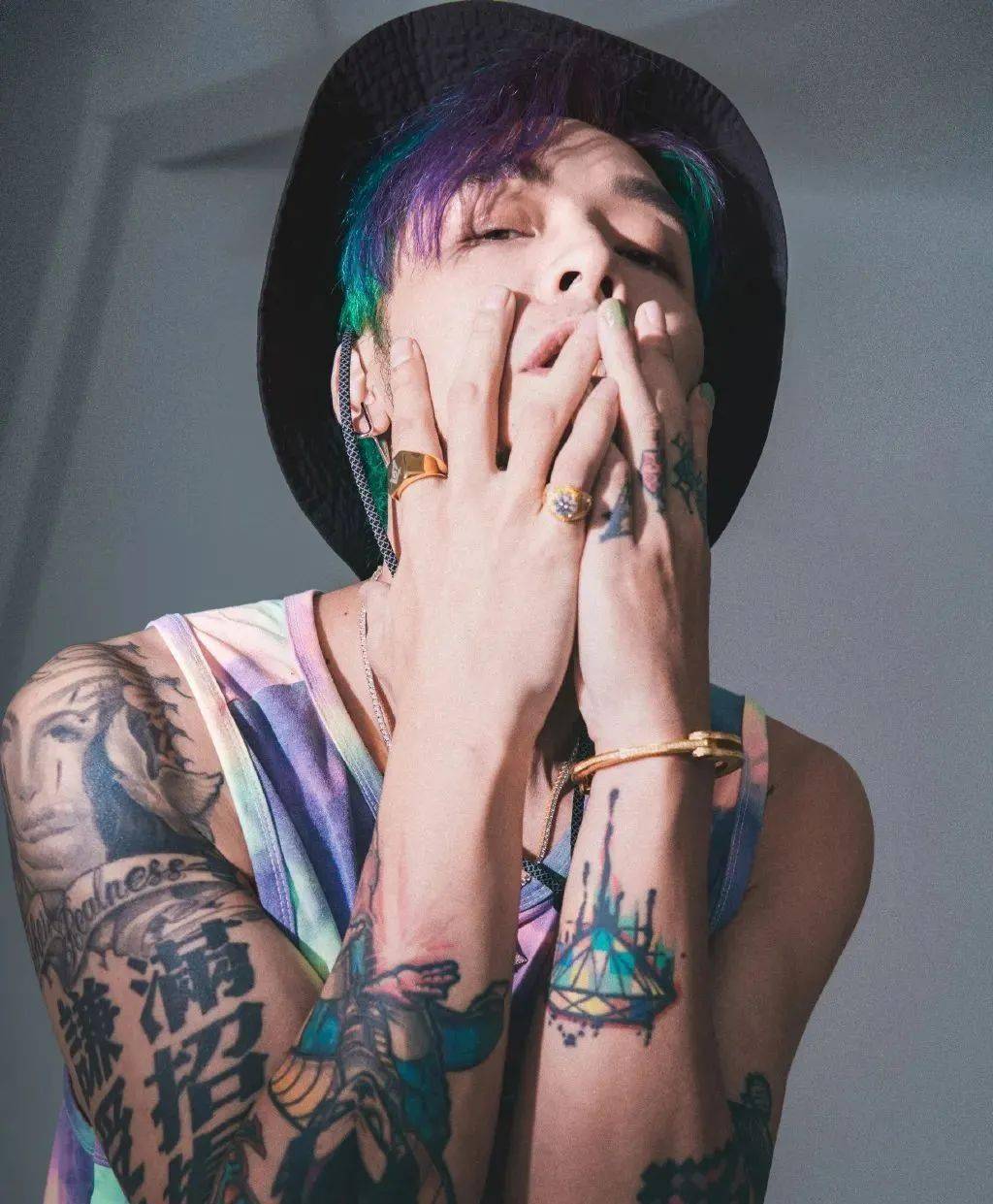 徐真真带着观众辱骂"nike sb"!神秘人发歌呼吁理性爱国!_说唱