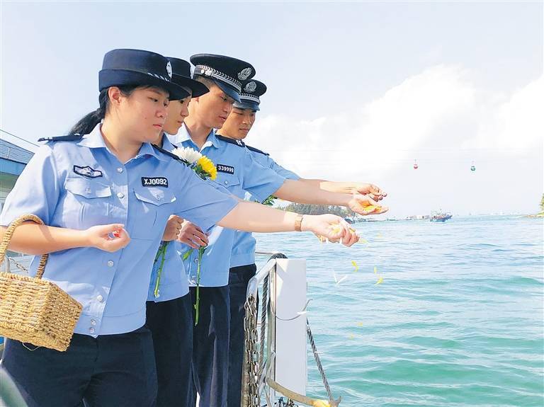 海南海岸警察开展海上献花,慰问遗属等一系列纪念英烈活动