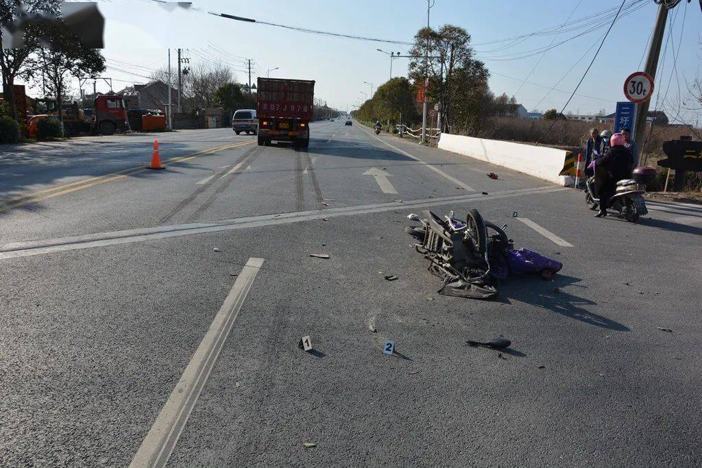 泰州某路口電動車與貨車相撞電動車駕駛者被撞身亡責任這樣劃分