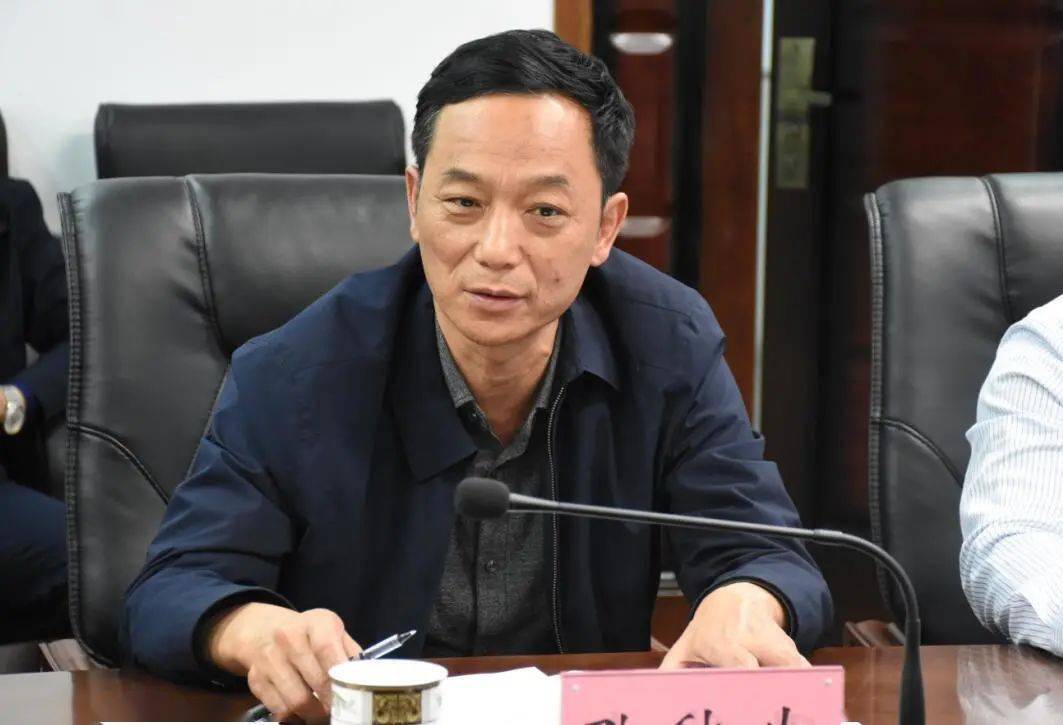 欧正坤介绍了宁乡教育的基本情况,并从主抓素养,力促均衡,提质减负