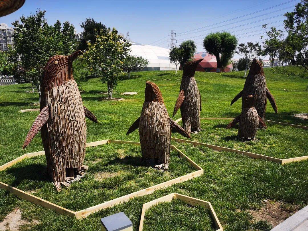 从精彩纷呈的园林景观到新颖别致的园艺小品以及憨态可掬的小动物