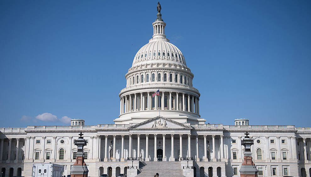 美国国会大厦再次遇袭致1死1伤白宫降半旗悼念