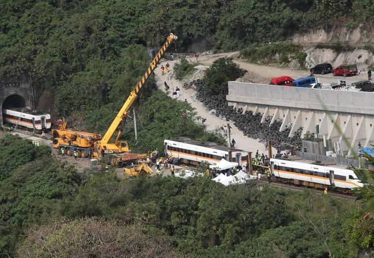 台湾铁路事故图片图片