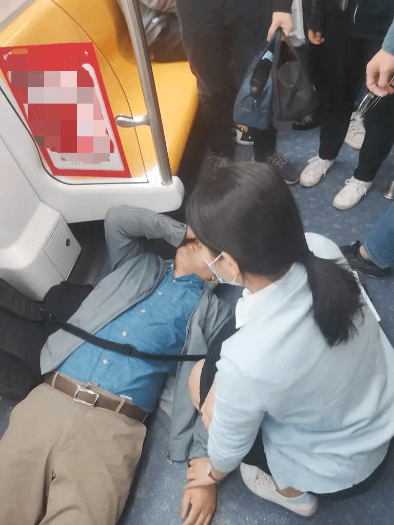 男子地铁上突然昏倒乘客7分钟助其脱险出行安全要注意