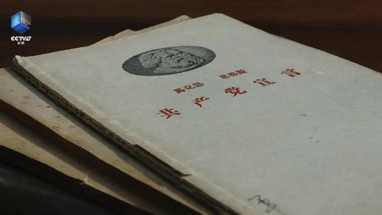 1917年,俄国十月革命的一声炮响,给中国送来了马克思列宁主义.