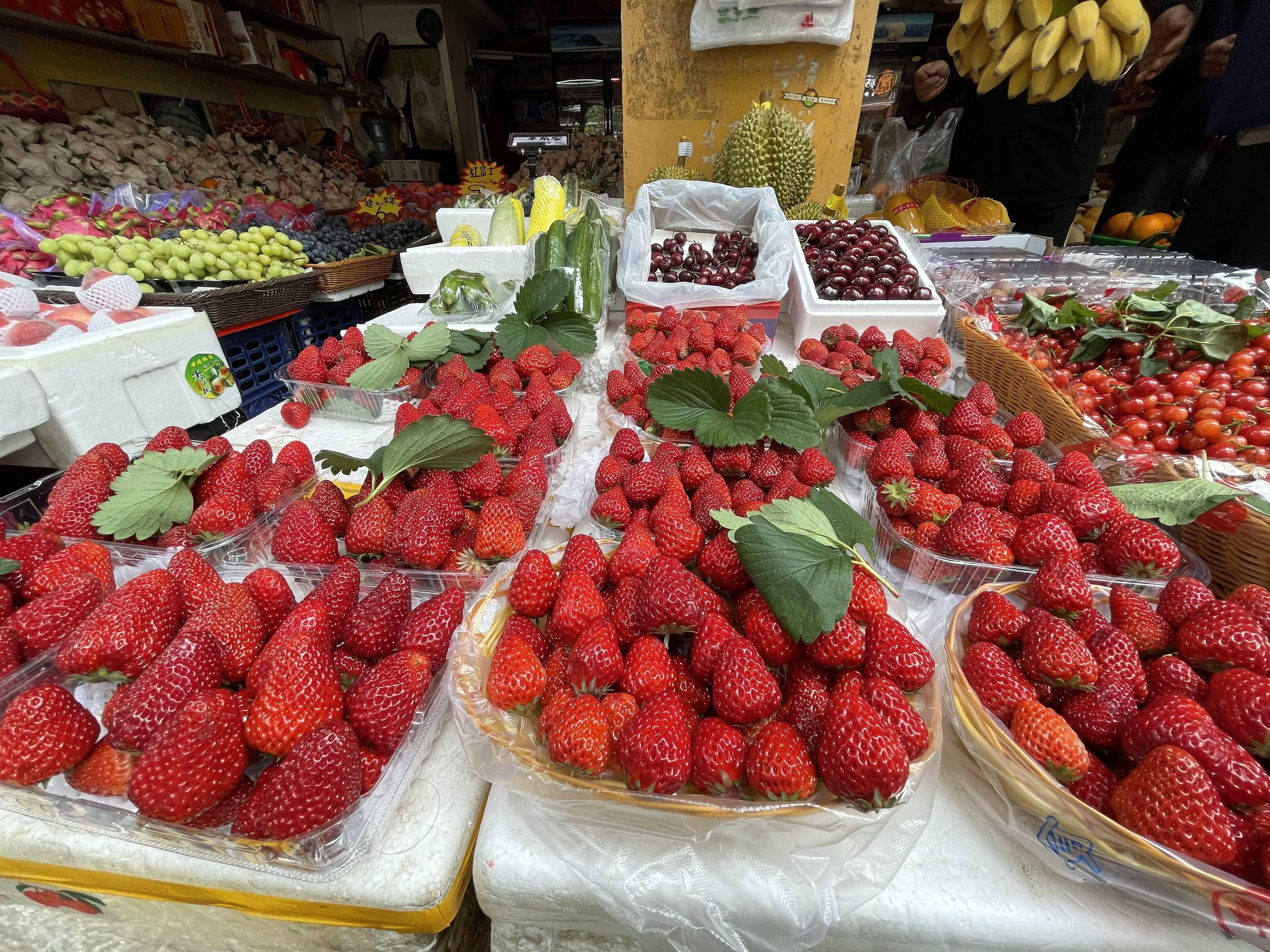 你实现草莓自由了吗?成都这个品种的价格降到3元/斤,4月底下市