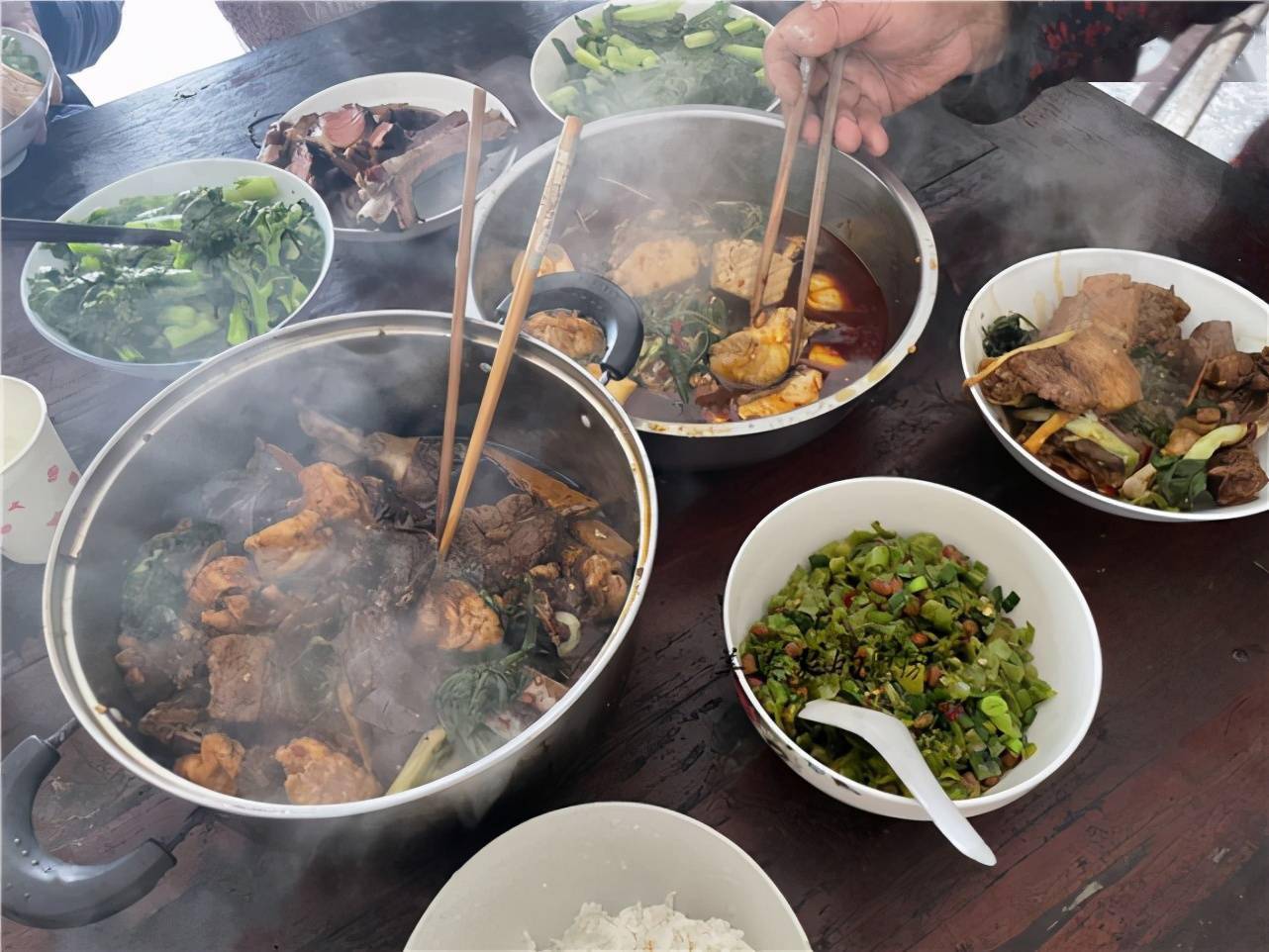 凑家底的一桌农家菜道道都是好滋味20年没吃过了好幸福