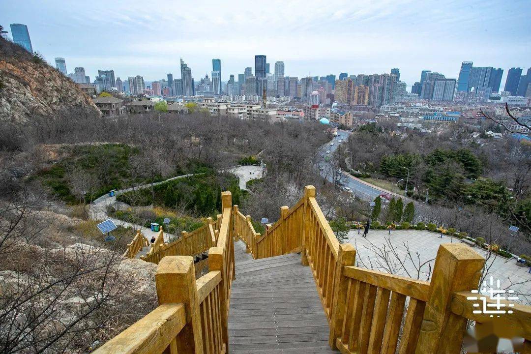 南山健身公园位于大连市东部,环南山而建,自2012年开始建设,分为"四区