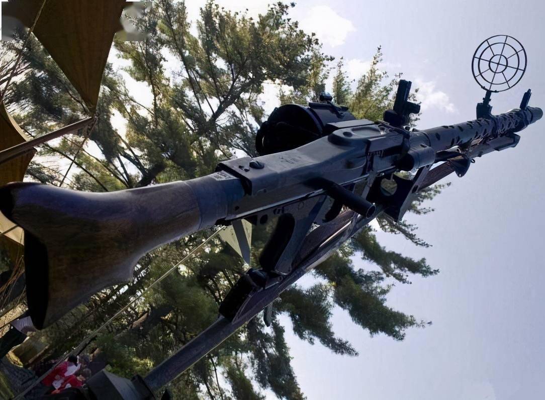 "粗制滥造"的mg42,德国军工"灯枯油尽"之铁证?惨被打脸_重机枪