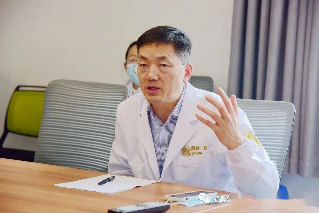 邵逸夫医院急诊科主任洪玉才与温岭一院院领导及专家团队讨论医院急诊