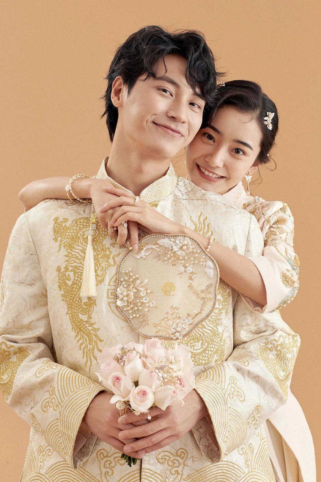 样片| 富有仪式感的中式秀禾婚纱照