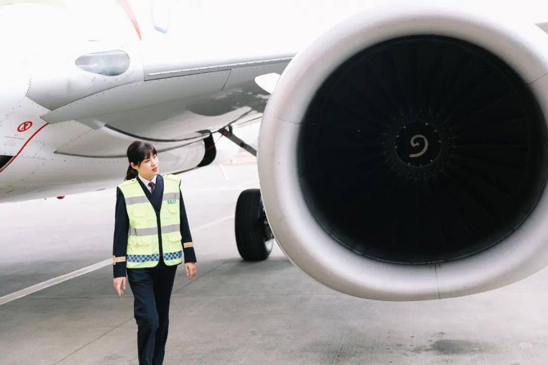 飛行東航雲南有限公司女飛行員王懷晴