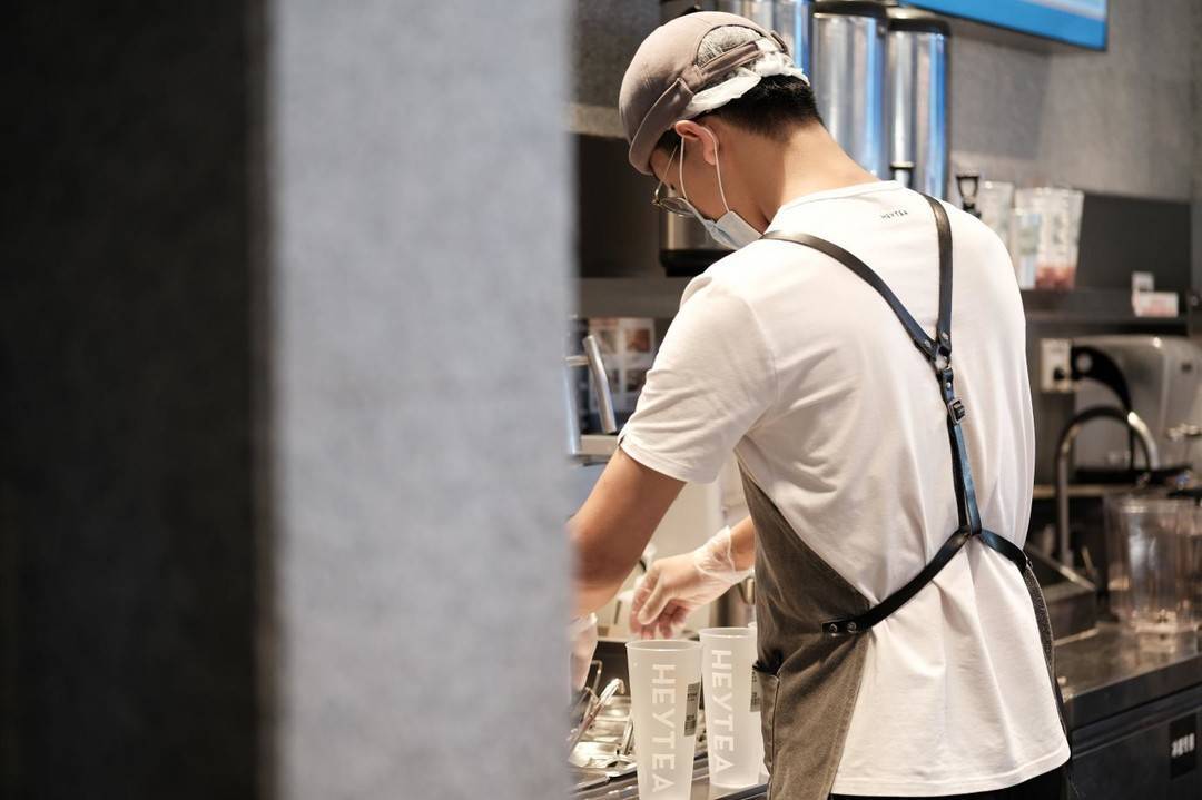 封面天天见 | 奶茶店员,二手车中介有了工种"身份证" 但新职业仍然