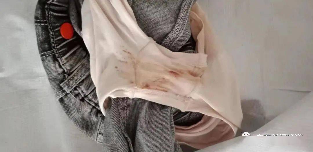 南宁4岁女童疑似在幼儿园遭猥亵,内裤上曾有血迹!警方已介入调查