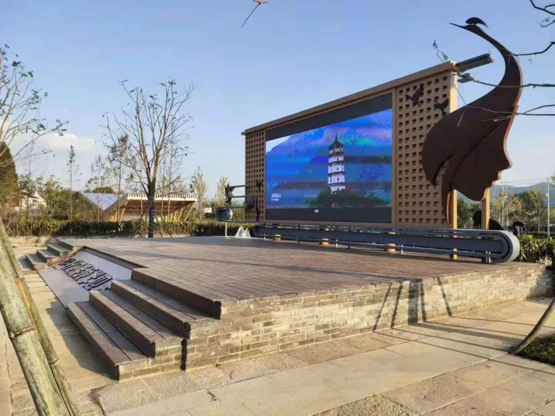 "千鹤一家"洗衣广场一楼用于千鹤托儿所历史展示及沉降式儿童活动空间