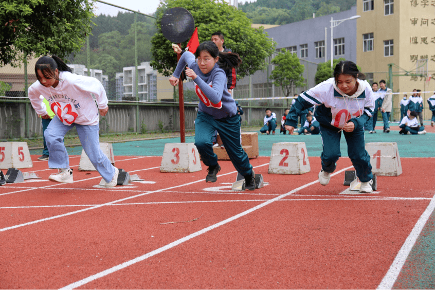 青春正燃活力无限四川省南部中学第53届田径运动会二