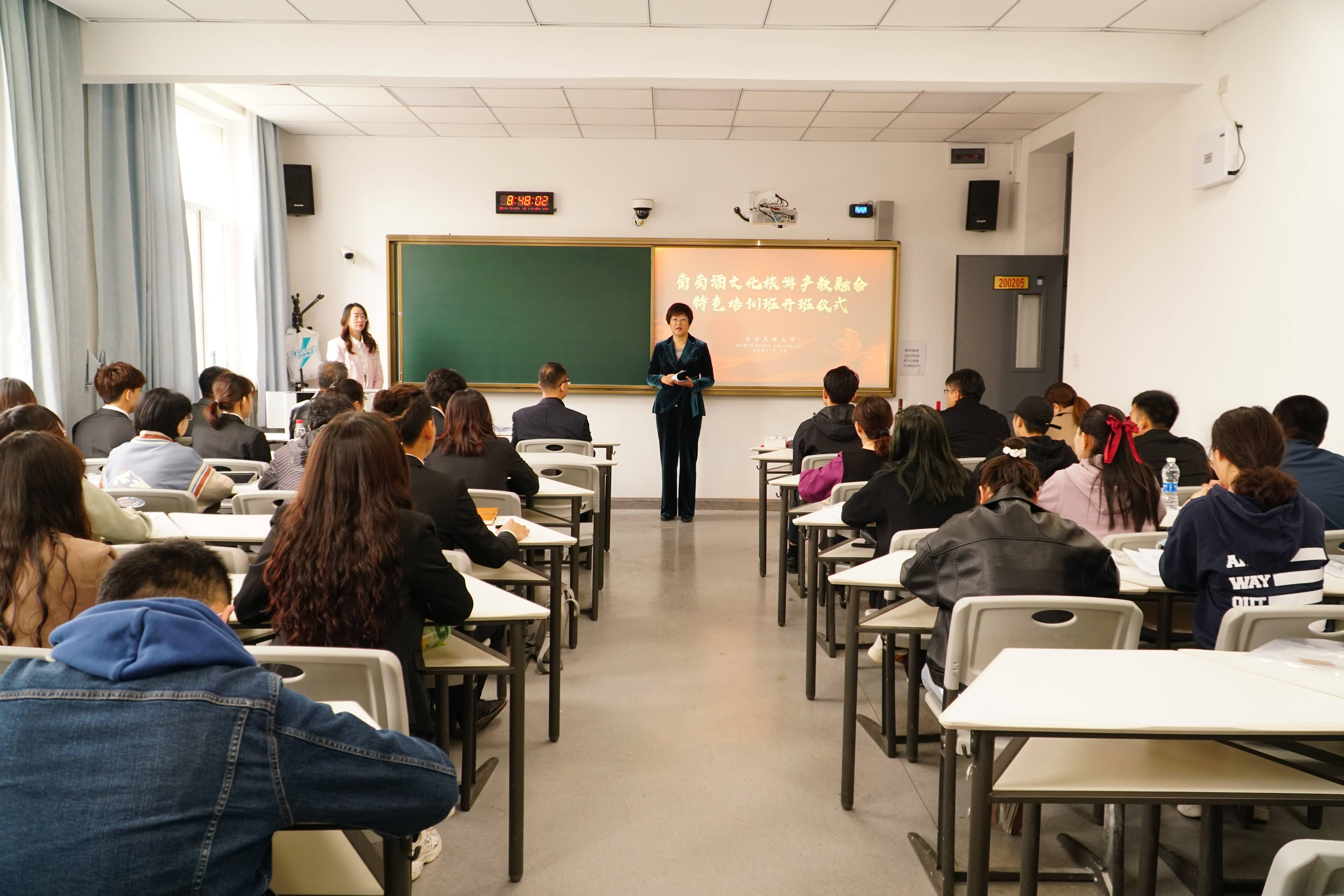 北方民族大学女生服务图片