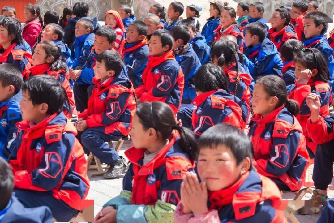 州委办公室到卓尼县尼巴镇江车小学开展爱心助学活动_江车村