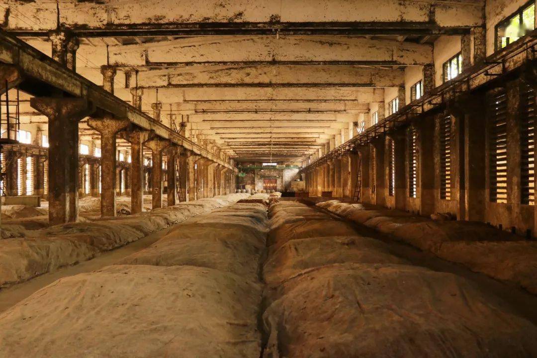 流派纷呈,各放异彩,其中贵州鸭溪窖酒