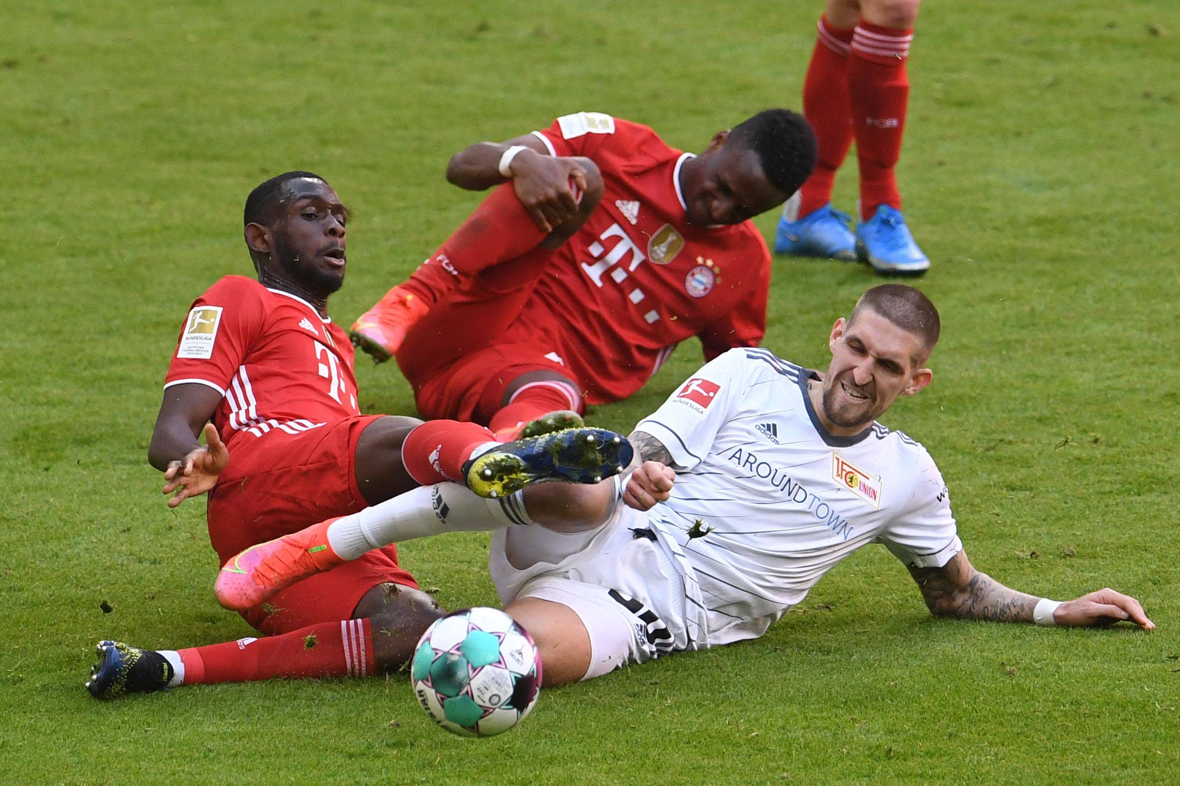 足球德甲拜仁战平柏林联