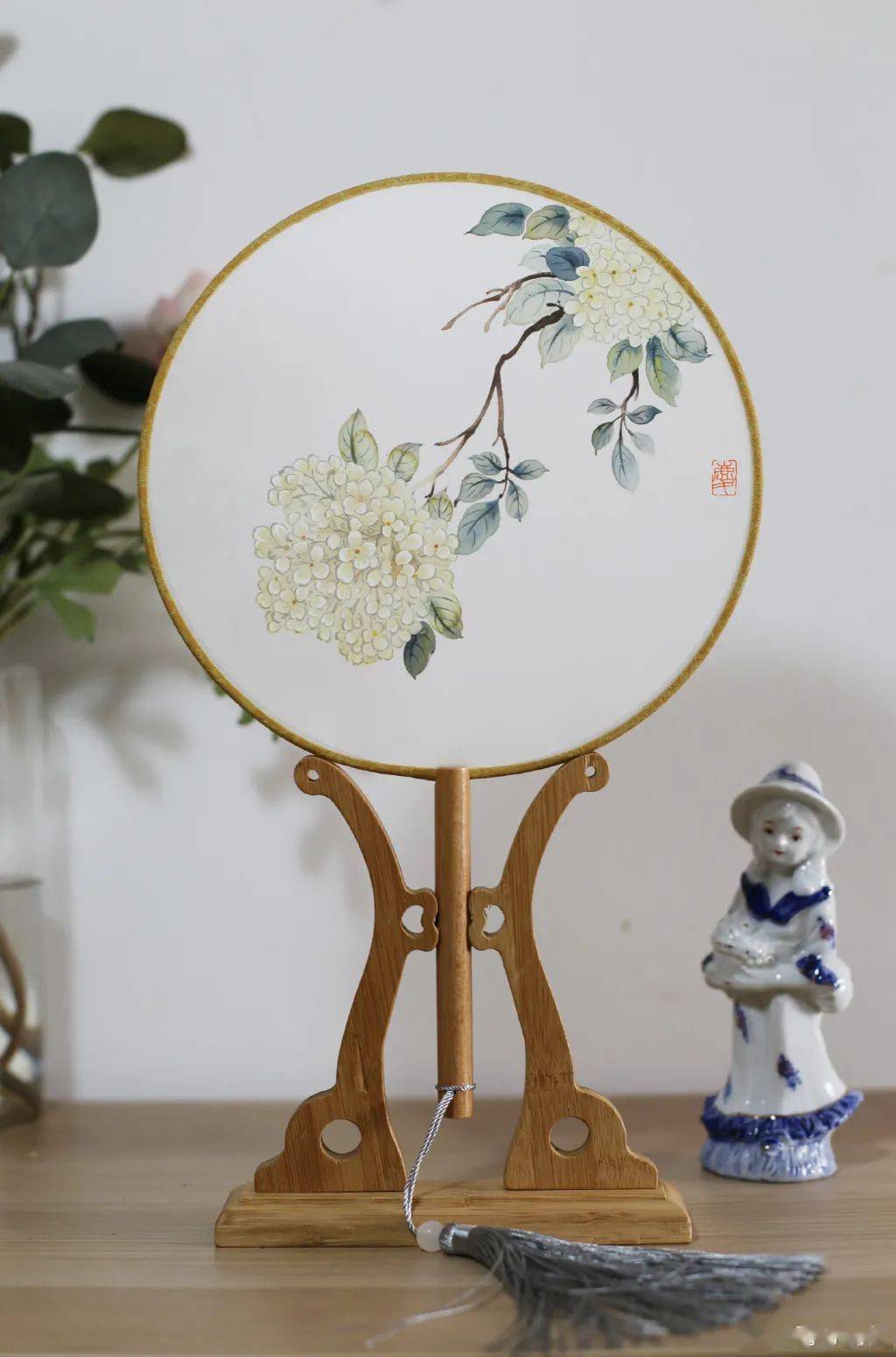 把章子怡周润发画上团扇85后小伙中国风水彩引人民日报点赞