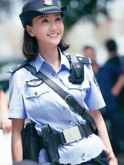 那些穿警服的女星