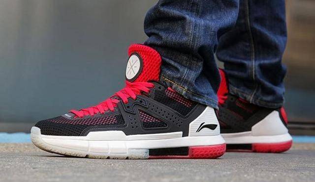 炒鞋之风吹向国货李宁安踏球鞋上万一双鞋的成本却仅百元