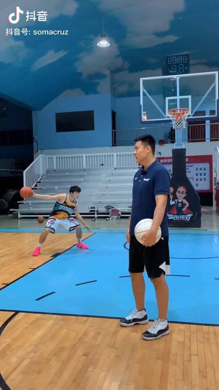 师父你体育课数学老师教的体育老师鬼手林坤常乐晨城市传奇篮球训练师