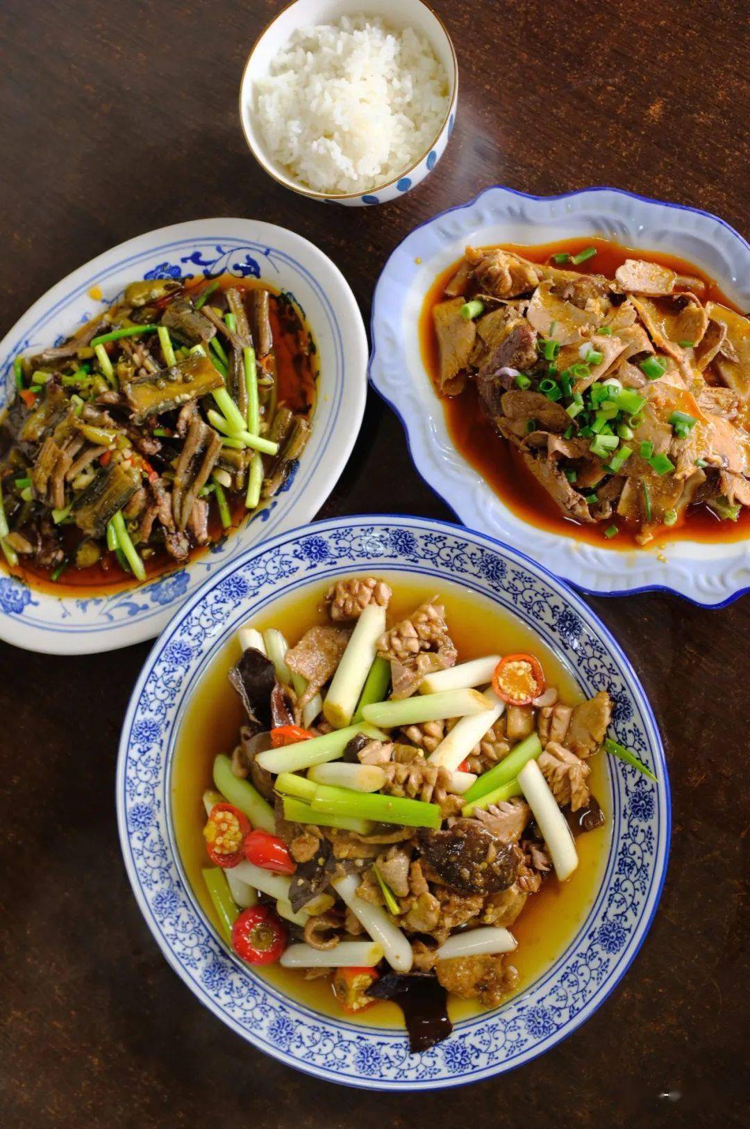 一间家常餐馆站在炒菜之巅