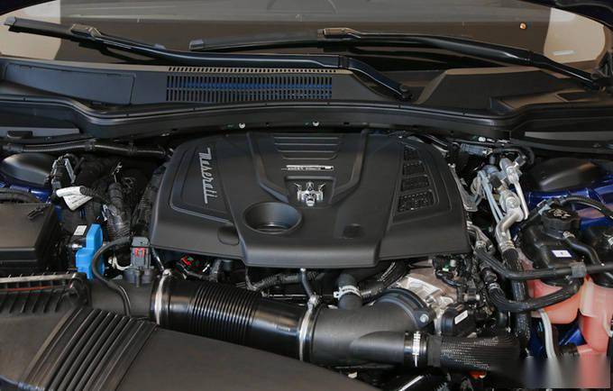 0t发动机,同时加入48v轻混系统,发动机最大功率为243kw,峰值扭矩为450