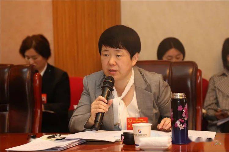 王振华代表说,政府报告是一个科学务实,鼓舞人心的报告.