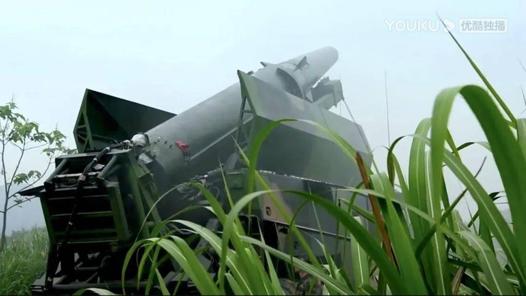 东风-185g等多款军事重器高科技作战指挥部,导弹车操纵台剧中出现的