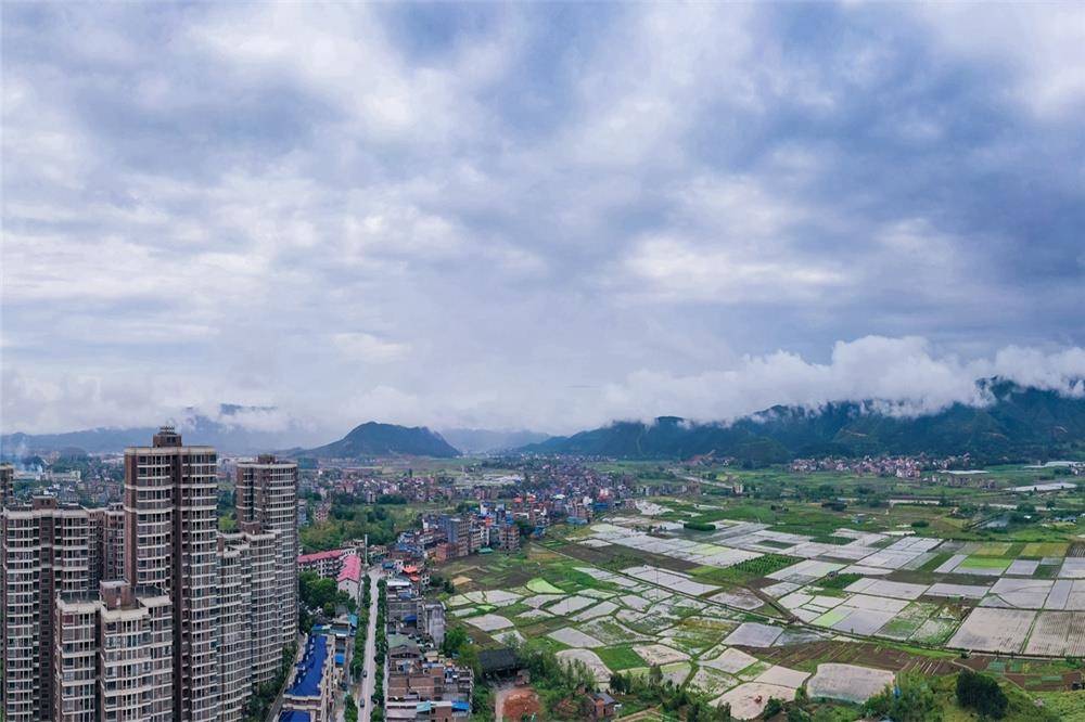 藍山:雨後山城煥新顏